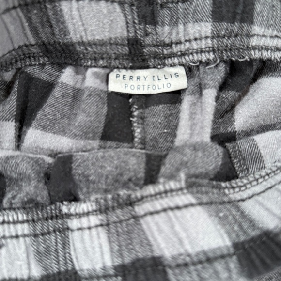 Grey and black plaid loungewear pants - Picture 3 of 5